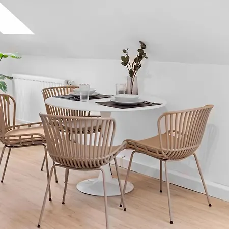 Stilvolle Wohnung: Private Dachterrasse - Zentral Apartment *