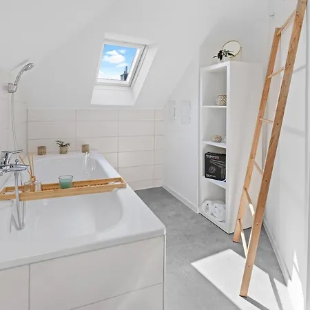 Stilvolle Wohnung: Private Dachterrasse - Zentral Lägenhet