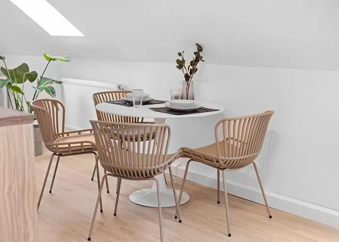 Stilvolle Wohnung: Private Dachterrasse - Zentral Apartment *